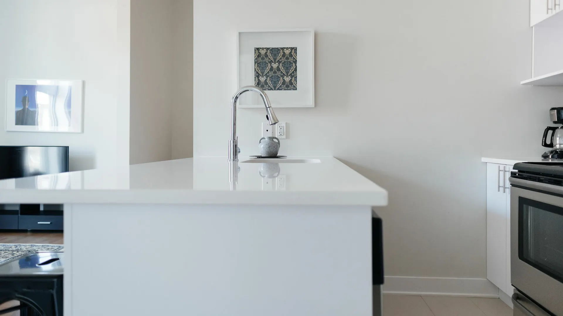 Chic 1Br In The Village By Sonder 몬트리올 0*,  캐나다