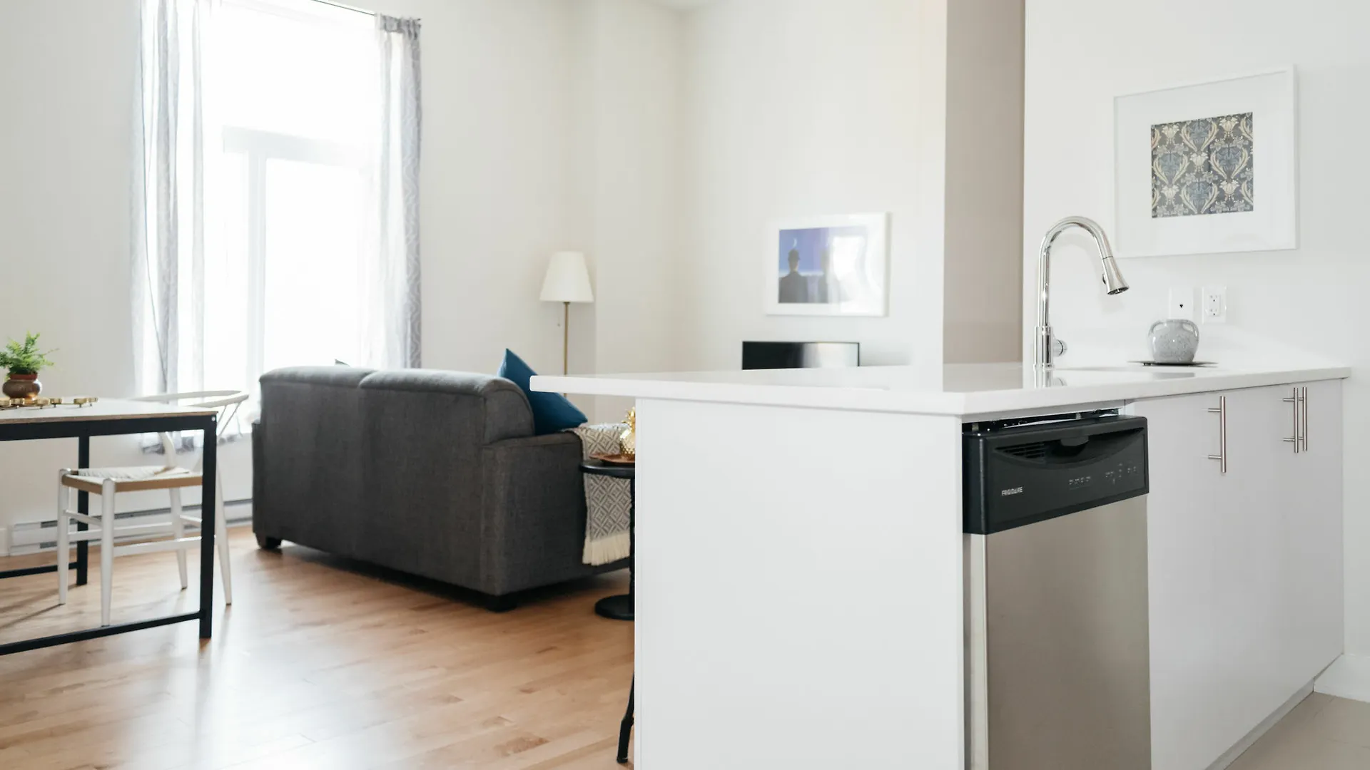 Chic 1Br In The Village By Sonder 몬트리올